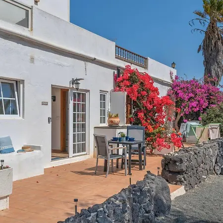 Casa Eden Tías
